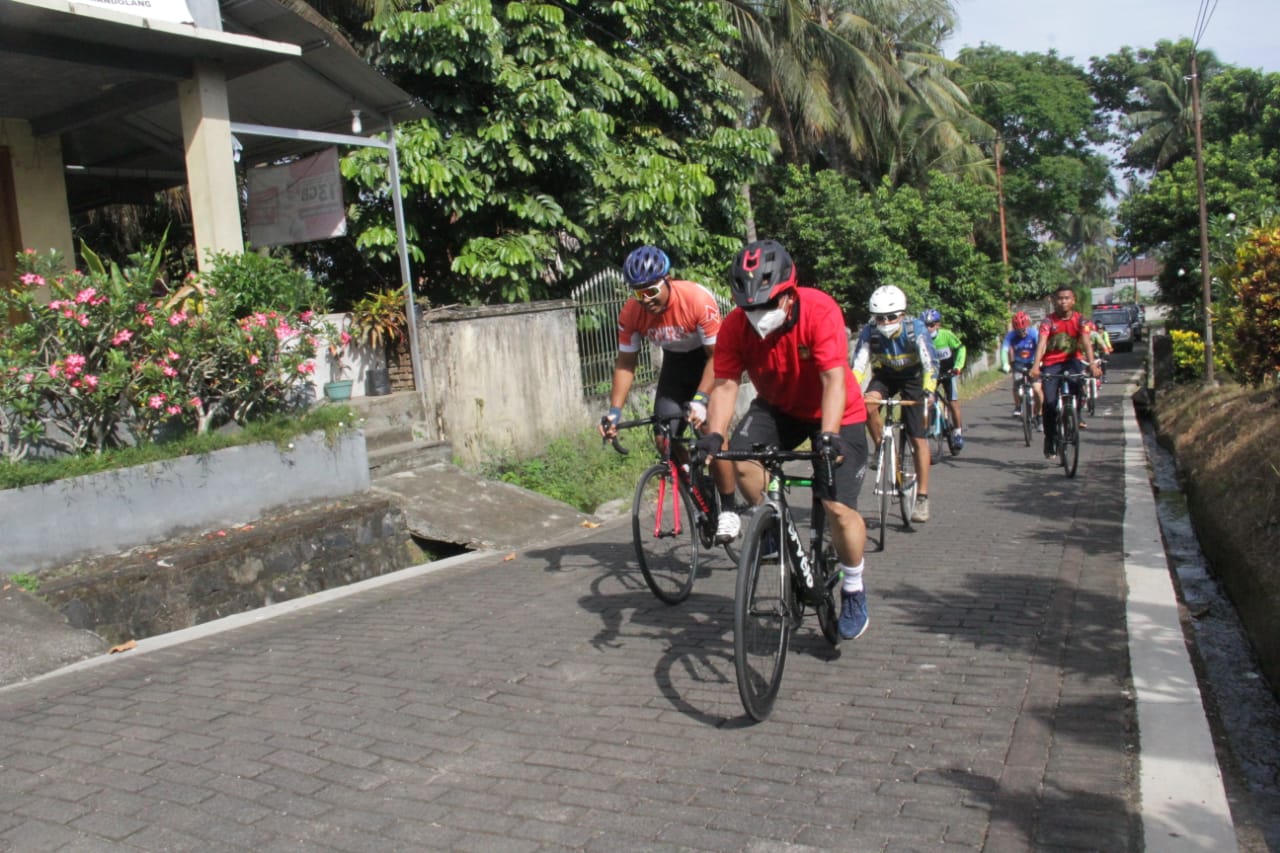 danlantamal-viii-gowes-bersama-anggotanya-di-hari-sumpah-pemuda.jpg