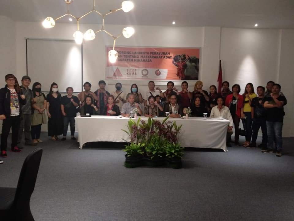 deklarasi-koalisi-masyarakat-sipil-mendorong-perda-masyarakat-adat-di-kabupaten-minahasa.jpg