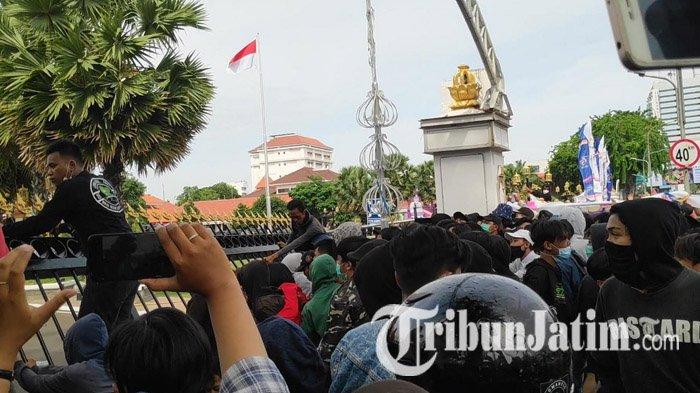 Ikut Demo Tolak UU Cipta Kerja, Pelajar Surabaya: Isinya Pokoknya Menindas Rakyat, Harus Dilawan