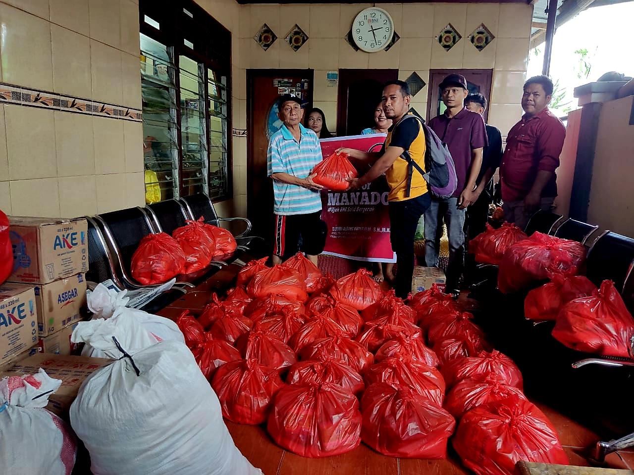Komunitas Relawan DJak BMR Salurkan Bantuan ke Korban Bencana Banjir di Manado Sulawesi Utara