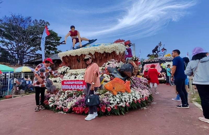 di-Tournament-of-Flower-TIFF-2023-di-Tomohon-Sulawesi-Utara-Sabtu-1282023.jpg