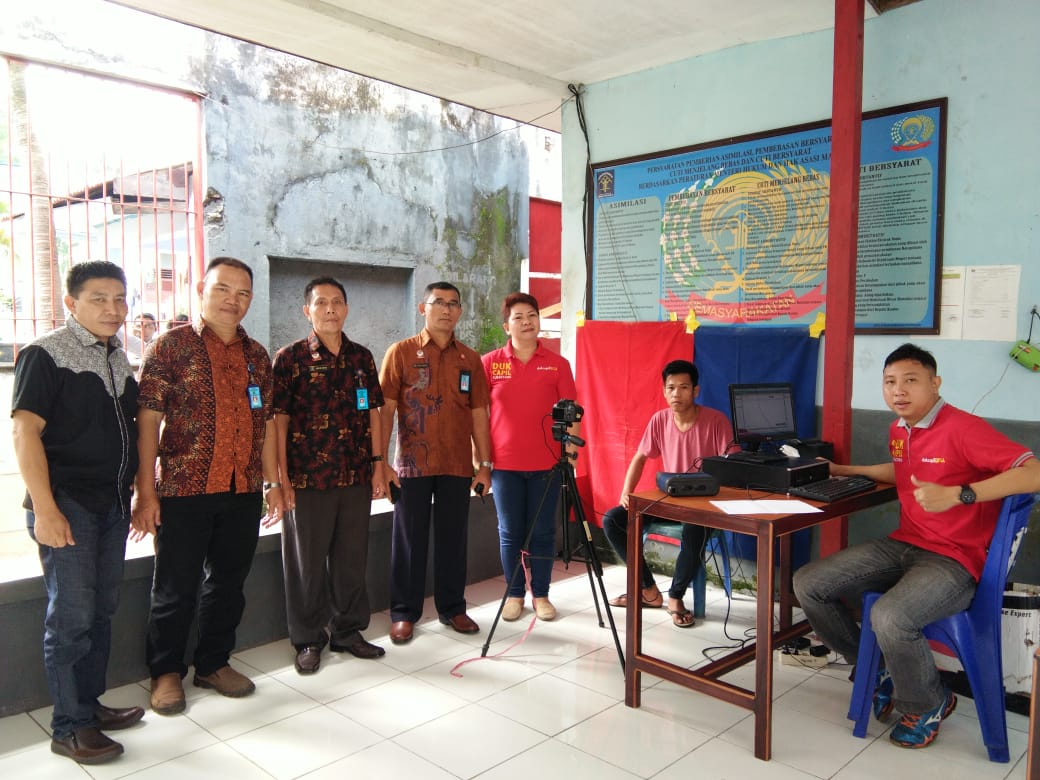Disdukcapil Bitung Rekam KTP-El di Lapas Tuminting