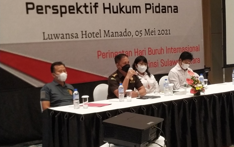 diskusi-sosial-di-hotel-luwansa-rabu-552021l-memeringati-hari-buruh-internasional.jpg