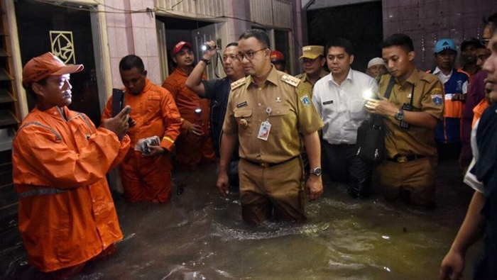 dki-jakarta-kembali-dilanda-banjir-230220-yunarto-wijaya-kritik-gubernur-anies-baswedan.jpg