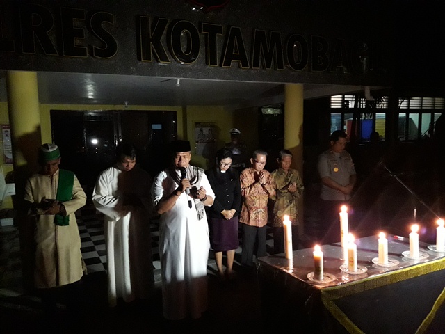 Jelang Pemilu, Ribuan Lilin Menyala di Polres Kotamobagu