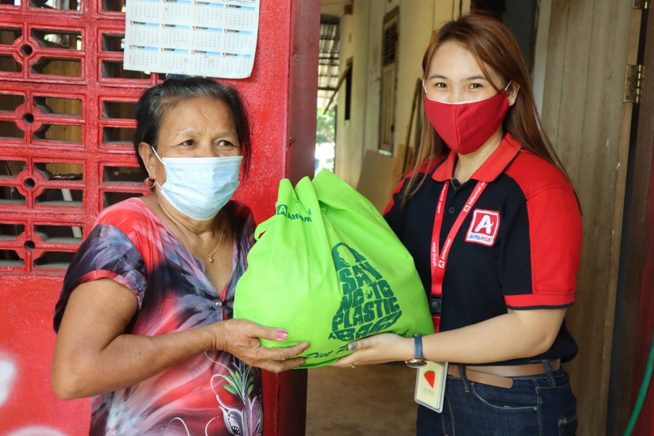 Rayakan HUT ke-14, Alfamidi Berbagi 4 Ribu Paket Sembako untuk Masyarakat Kurang Mampu