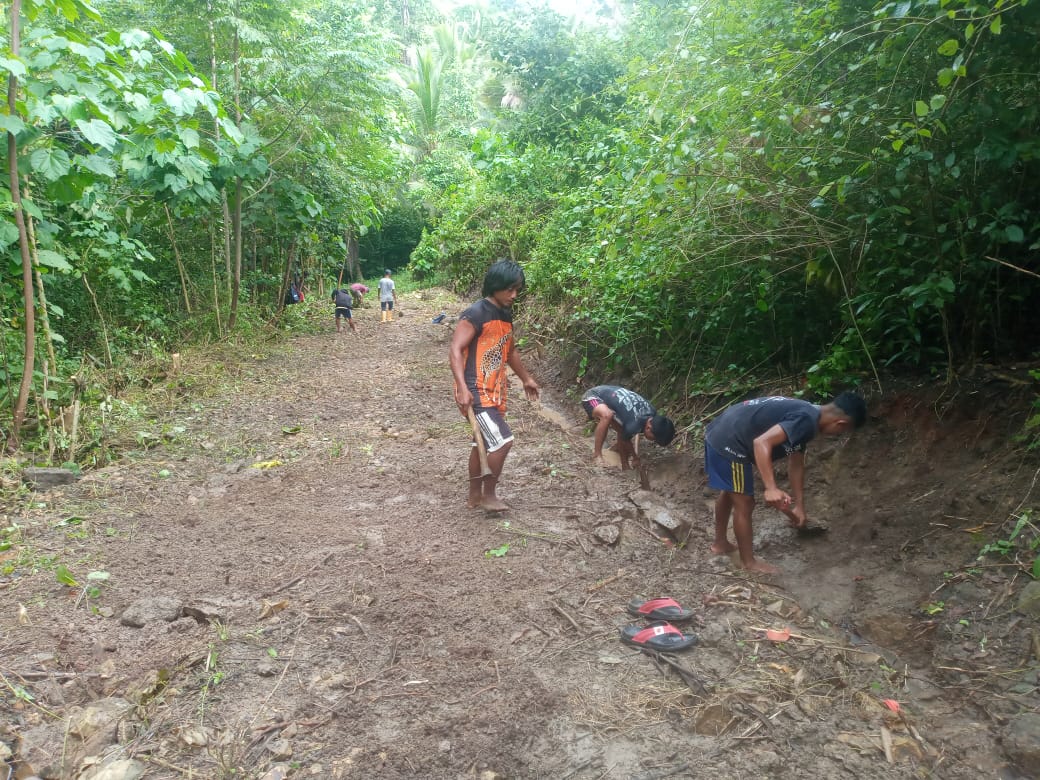 Dorong Ekonomi Masyarakat, Pemdes Modisi Bolsel Lakukan Program Padat Karya Tunai Desa