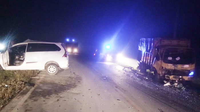 Kecelakaan Maut, Sopir Tewas Dua Prajurit Luka Parah, Melaju hingga Bertabrakan dengan Truk
