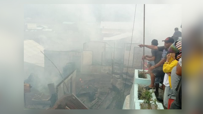 Kebakaran, Dua Orang Terjebak Dalam Rumah, Begini Kondisi Seorang Nenek dan Cucunya