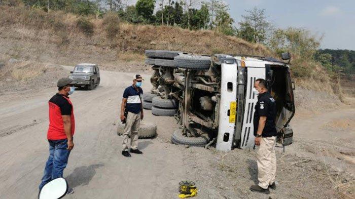 Kecelakaan Maut Pukul 06.00 WIB, Sopir Tewas Usai Tertimbun Material, Truk Oleng Lalu Terguling