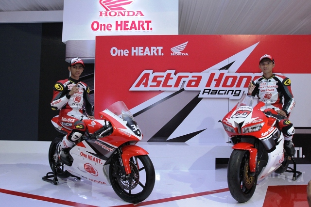 duo-pebalap-muda-astra-honda-racing-team_20160317_195309.jpg