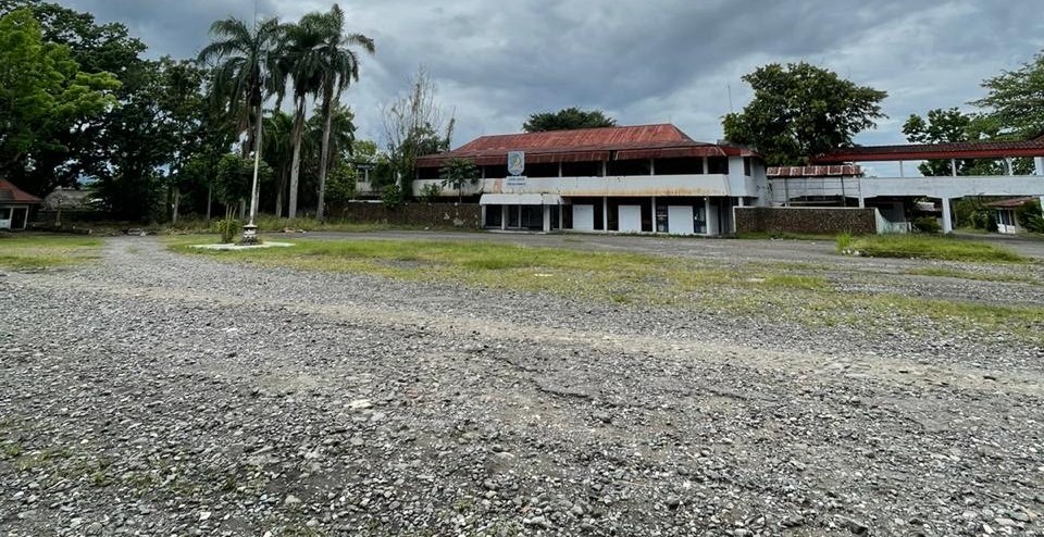 Pemeliharaan Berkala Pelataran Eks Kantor Bupati Bolmong di Kotamobagu Dimulai