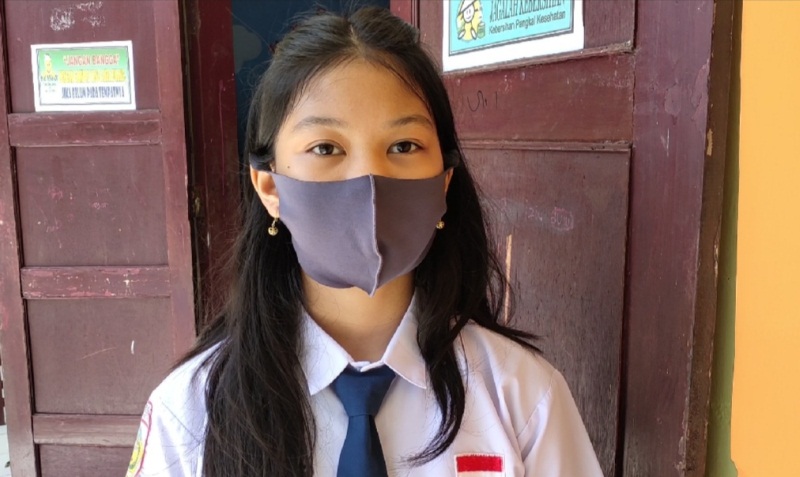 Siswi Cantik di Kotamobagu Ini Senang Bisa Masuk Sekolah Lagi, Walau Terbatas
