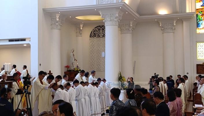 Daftar Nama 10 Imam Katolik Baru Ditahbiskan di Katedral Manado Sulut