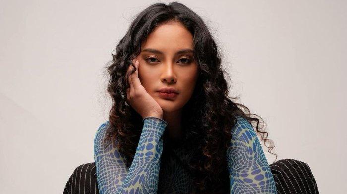 erika-carlina-mengaku-baru-saja-putus-dari-kekasihnya.jpg