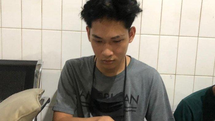 espresi-wajah-ferdian-paleka-saat-ditangkap-jumat-852020-dini-hari.jpg