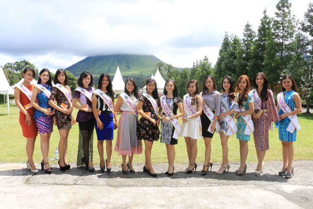 14 Gadis Cantik Berebut Mahkota Ratu Bunga Nusantara 2017