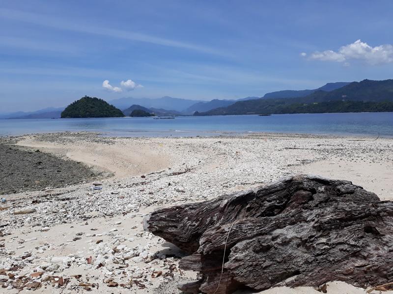 foto-Tribun-manadoNielton-Durado-Caption-Pasir-putih-Keindahan-pulau-3-yang-ada-di.jpg