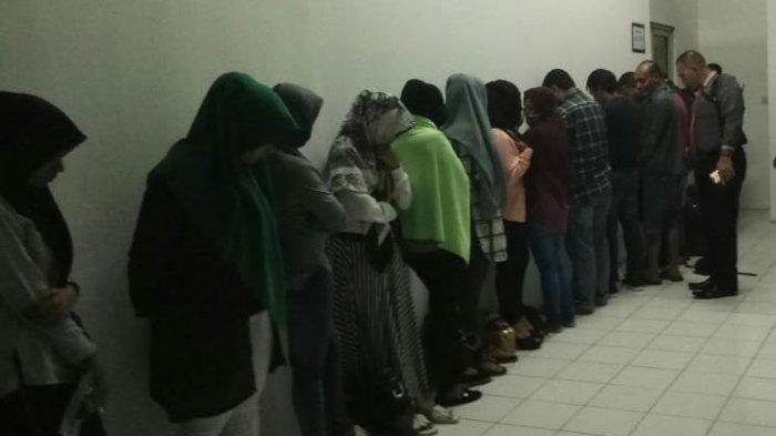 Pasangan Remaja di Aceh Digerebek Sedang Bermesum Massal di Gedung Kosong, 3 Ditangkap Lainnya Kabur