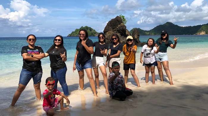 foto-warga-yang-berkujung-ke-pulau-mahoro-sitaro-sulut.jpg