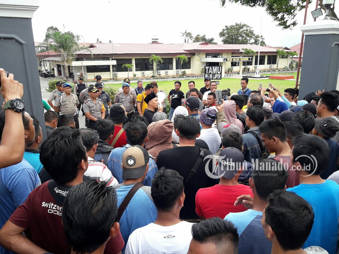 Ratusan Penambang Bakan Unjuk Rasa di Polres Kotamobagu