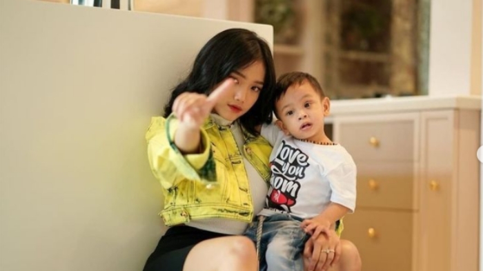 Gala Sky Nangis Kejer saat Ditinggal Fuji ke Toilet, Diam saat Dipeluk Adik Bibi Ardiansyah