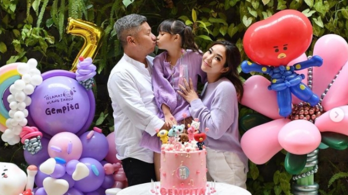 POTRET Gading Marten dan Gisella Anastasia Rayakan Ulang Tahun Gempita Nora Marten