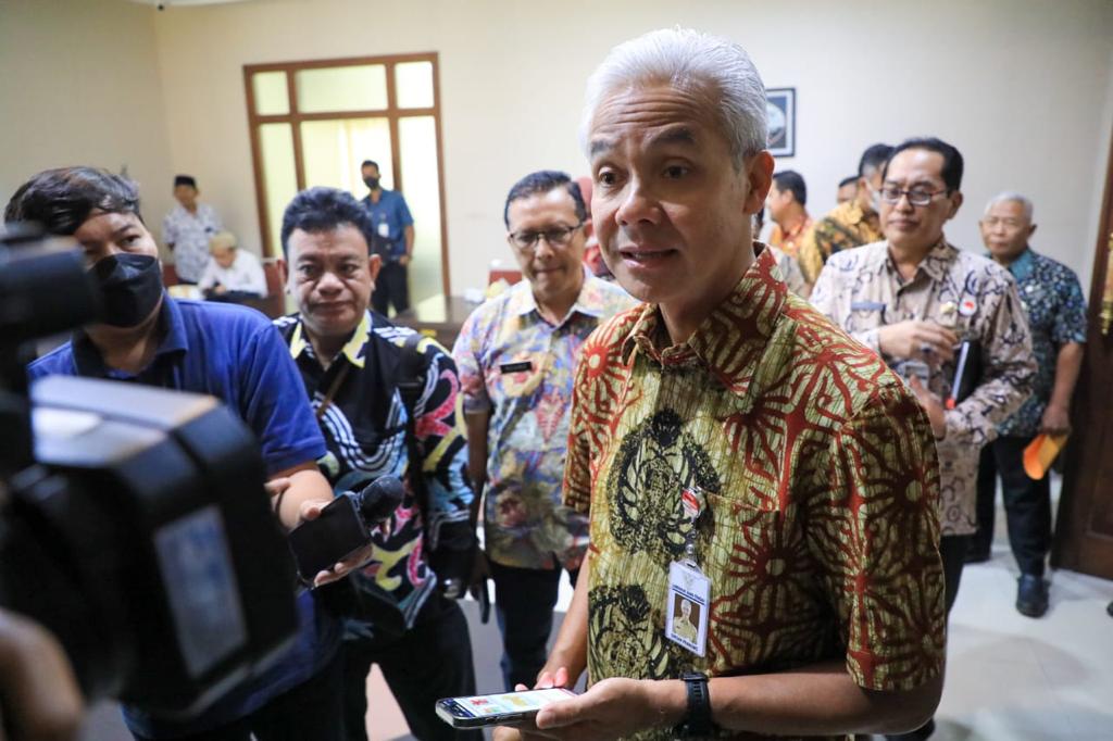 Baliho Dirinya Tutupi Baliho Kader Partai Lain, Ganjar Perintahkan Copot hingga Ikhlas Dibakar