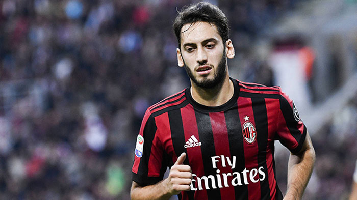 gelandang-ac-milan-hakan-calhanoglu.jpg