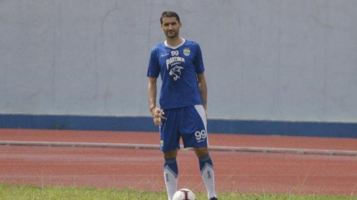 gelandang-persib-bandung-srdjan-lopicic.jpg