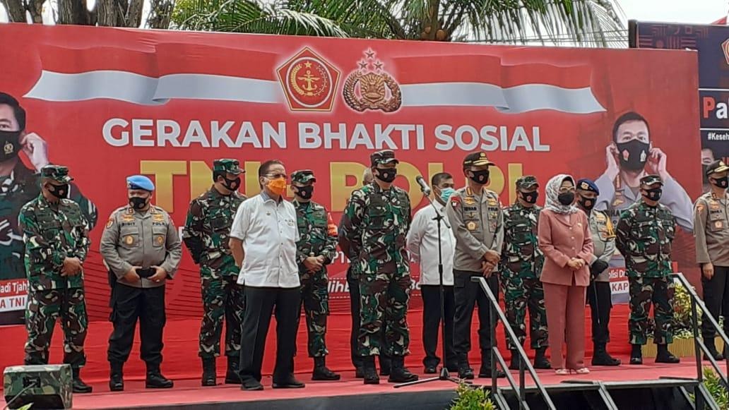 Panglima TNI dan Kapolri Didampingi Pangdam XIII/Merdeka di Palu, Dalam Gerakan Bhakti Sosial