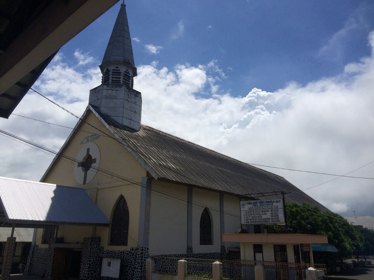 gereja-besi-tomohon_20170226_234644.jpg