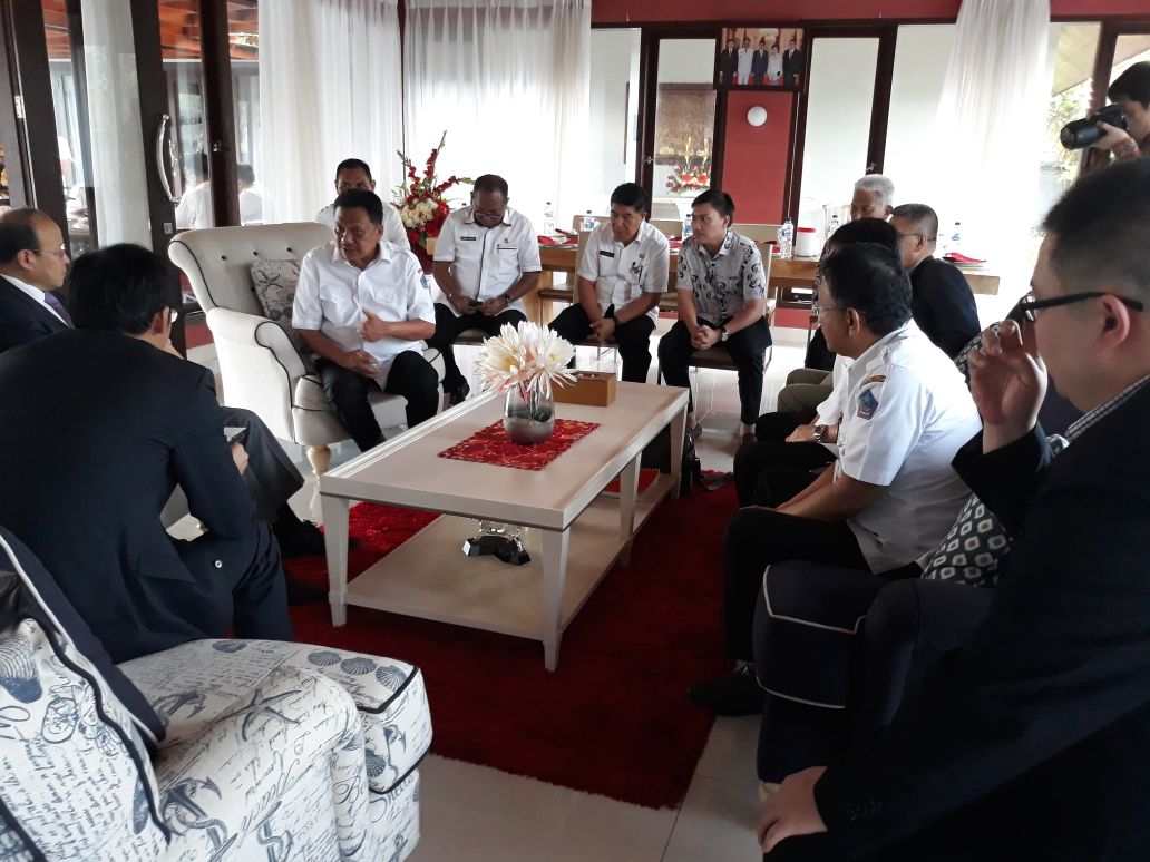 gubenur-dan-dubes-cina-bahas-kek-bitung_20180307_201814.jpg