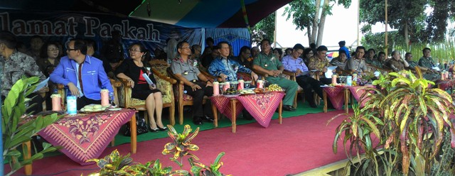 gubernur-hadiri-perayaan-paskah-pemuda-gmibm_20150406_204318.jpg