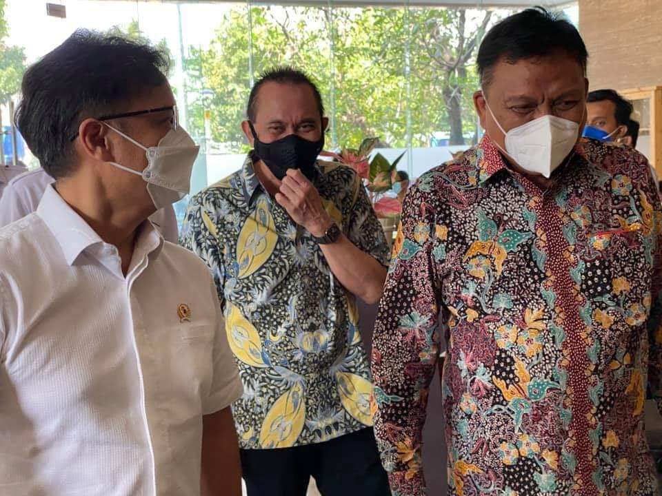 Gubernur Olly Dondokambey Dampingi Menkes RI Tinjau Vaksinasi Covid-19 Lansia di Kantor PGI