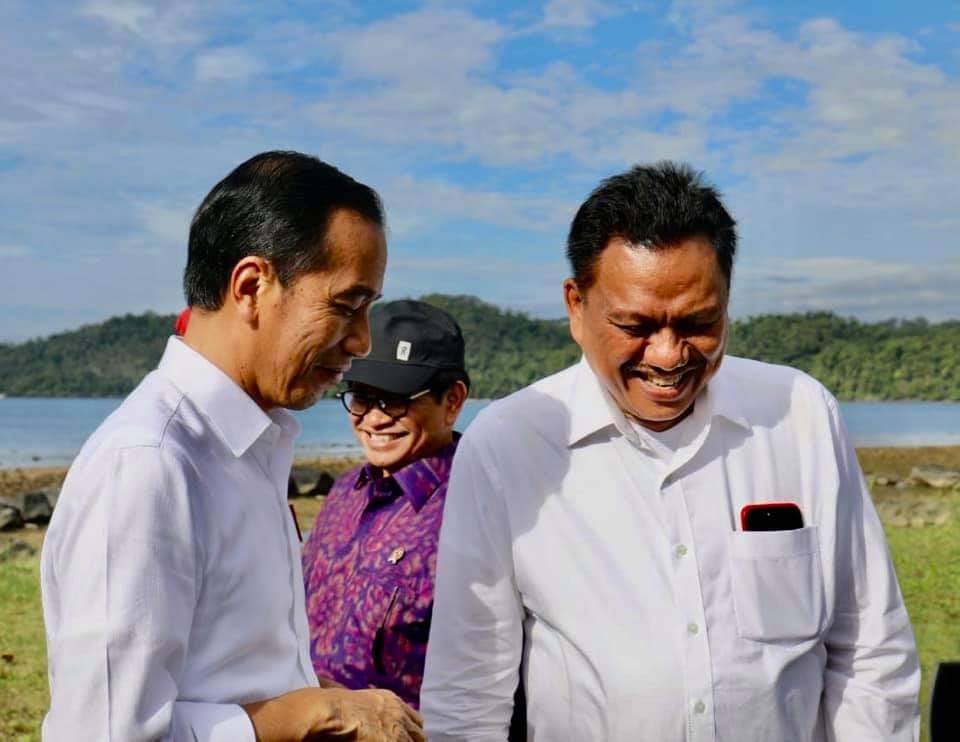 gubernur-olly-dondokambey-dan-presiden-jokowi2.jpg
