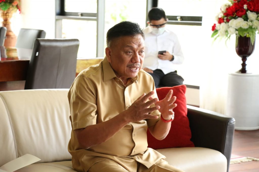 gubernur-sulawesi-utara-olly-dondokambey-11122112.jpg