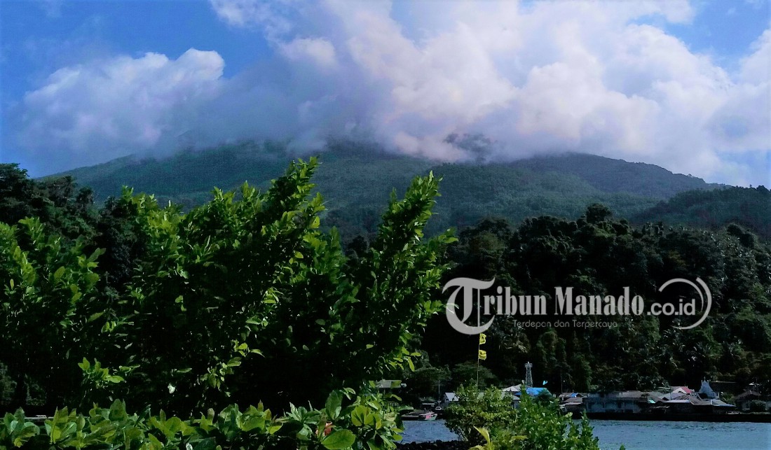gunung-api-karangetang-di-kabupaten-kepulauan-sitaro-sulawesi-utara_20180721_124930.jpg