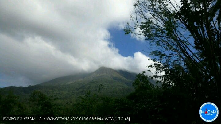 Gunung Karangetang Keluarkan Lahar Masyarakat dan Wisatawan Dilarang Mendaki