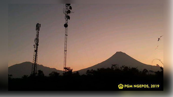 Informasi Terkini Gunung Merapi, Meluncurkan Tiga Kali Guguran Lava, Statusnya Saat Ini