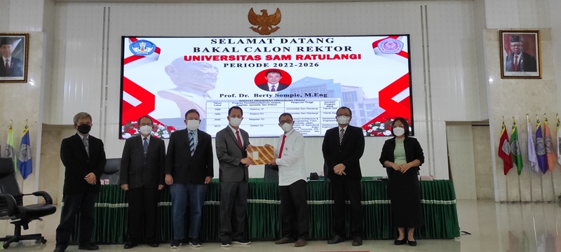 Stafsus Gubernur Sulut Daftar Bakal Calon Rektor Unsrat, Prof Berty Sompie Diantar Tim Doa