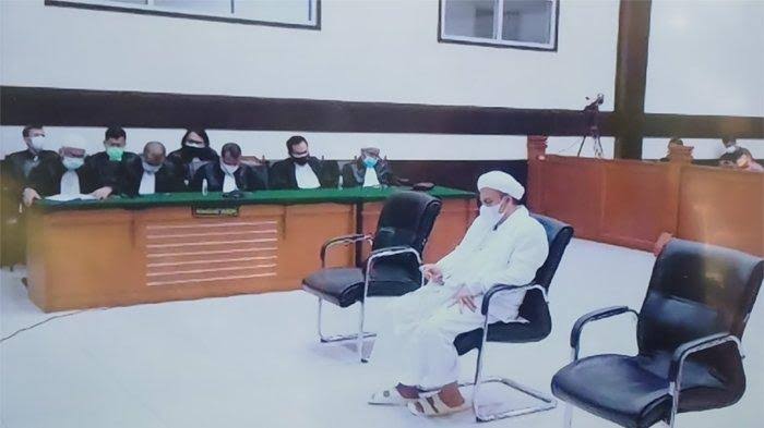 habib-rizieq-shihab-divonis-4-tahun-penjara-sikapi-putusan-hukuman-oleh-majelis-hakim.jpg