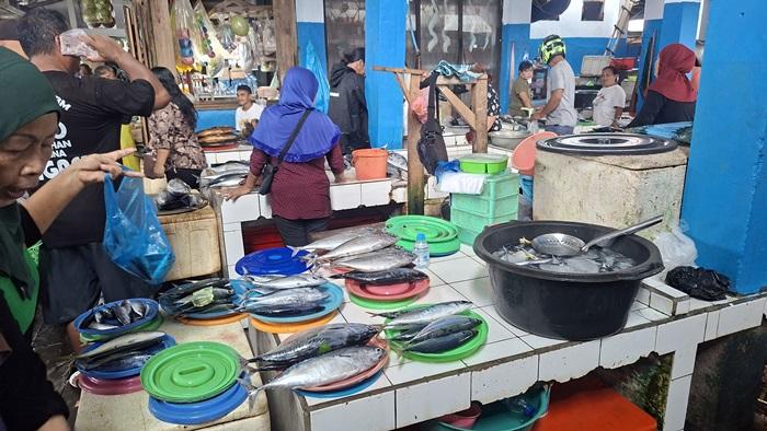 Cuaca Buruk Picu Kenaikan Harga Ikan di Pasar Towo’e Sangihe Sulut, Segini Harganya