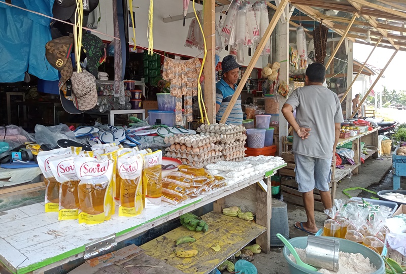 harga-minyak-goreng-yang-ada-di-pasar-kotabunan-09.jpg