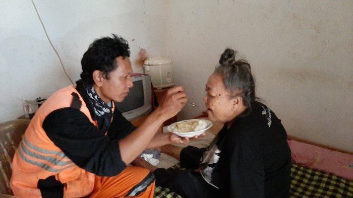 VIRAL Kisah Anak Semata Wayang, Bawah Ibu yang Stroke saat Kerja, Ternyata Puya Keterbatasan Fisik