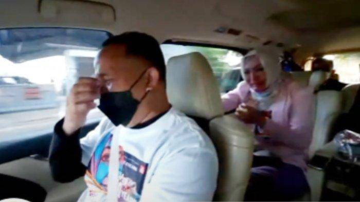 Demi Jaga Keanu Massaid, Ignasius Setia Tunggu Angelina Sondakh Bebas, Menangis saat Bertemu