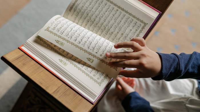 ilustrasi-baca-alquran-amalkan-surah-pendek-ini-banyak-keutamaannya.jpg