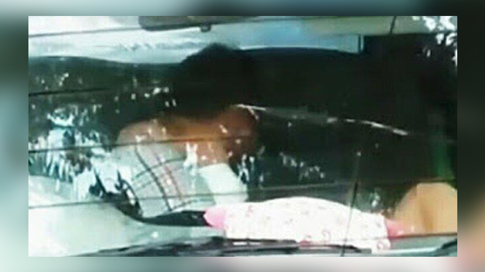 Sebuah Mobil Bergoyang di Depan Toko, Digerebek Warga, Pakaian Dalam Tidak Pada Tempat Semestinya