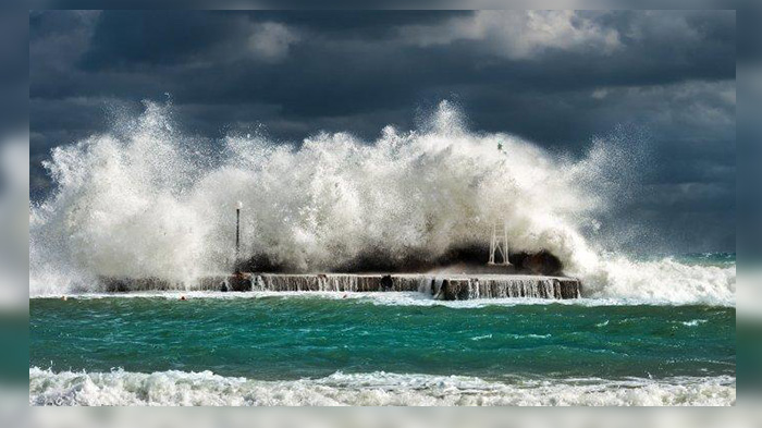 ilustrasi-gelombang-tinggi-236326.jpg