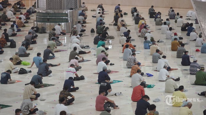 ilustrasi-jemaah-melaksanakan-salat-jumat-di-masjid-istiqlal-4584.jpg